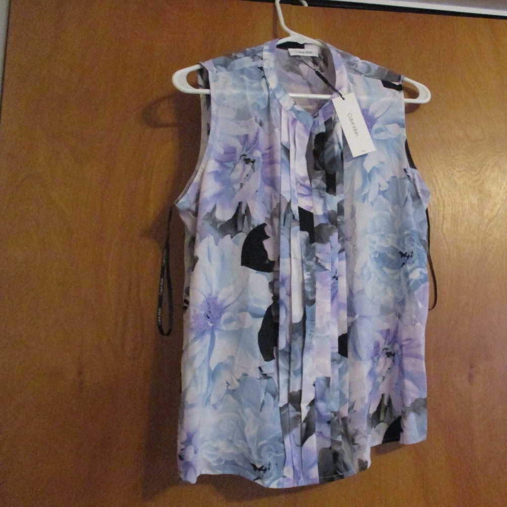 CALVIN KLEIN  FLOWER PRINT STYLE BLOUSE